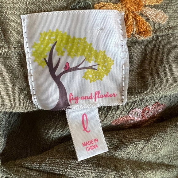 Fig and Flower Olive Green Embroidered Button-Up Long Sleeve Blouse Tunic - Picture 2 of 10